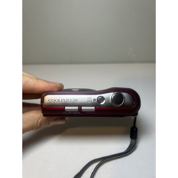 Nikon Coolpix L20 Red 10 Megapixels For Parts Not Working - Picture 3 of 8